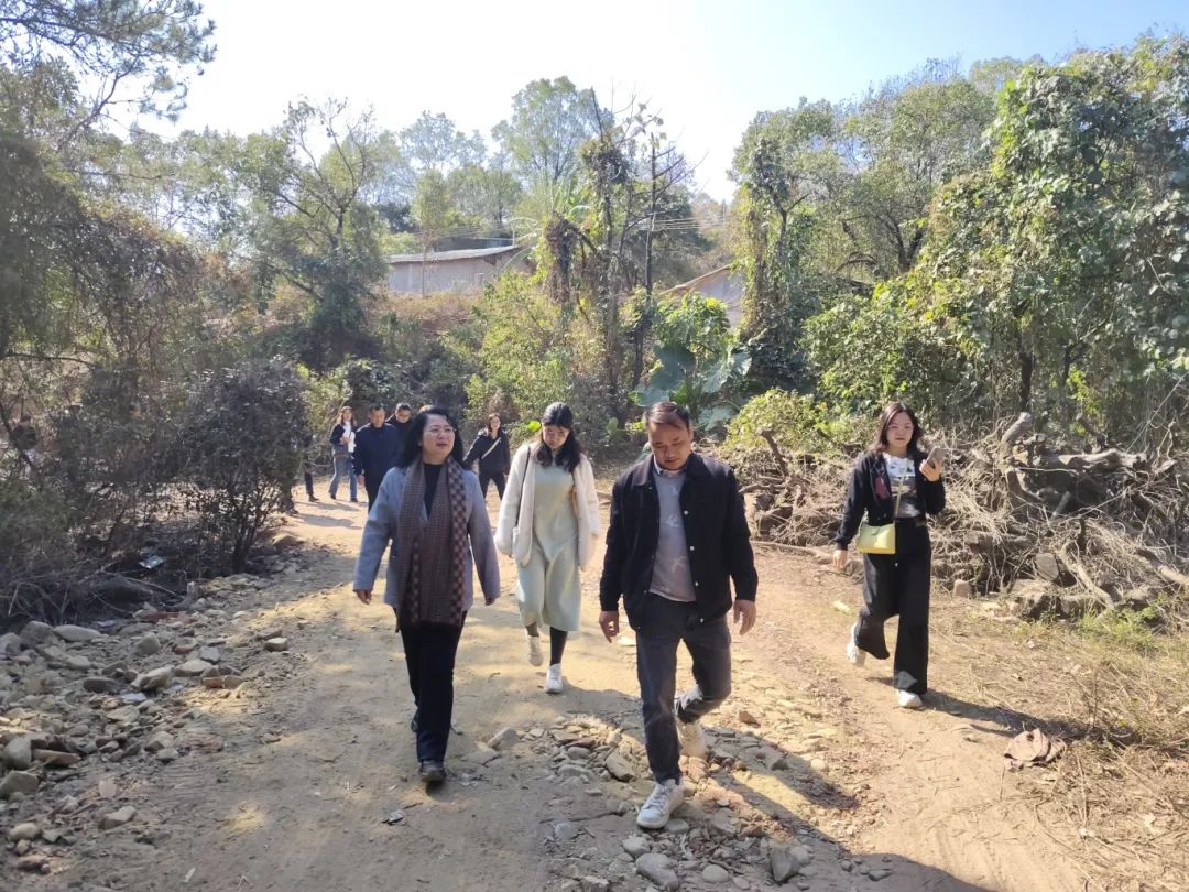 “惠”聚力量 赋能兴村——“百会千企”助力“百千万工程”共建活动走进结对村“石坝镇乌坭湖村”。(图4) 微信图片_20250122110340.jpg