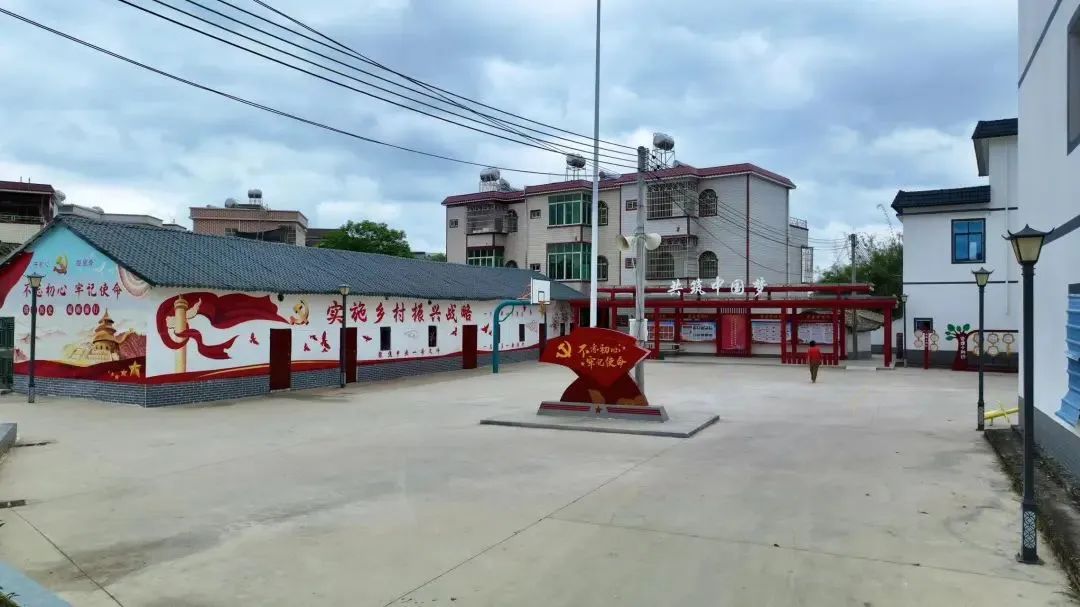 “惠”聚力量 赋能兴村——“百会千企”助力“百千万工程”共建活动走进结对村“石坝镇乌坭湖村”。(图9) 微信图片_20250122110359.jpg