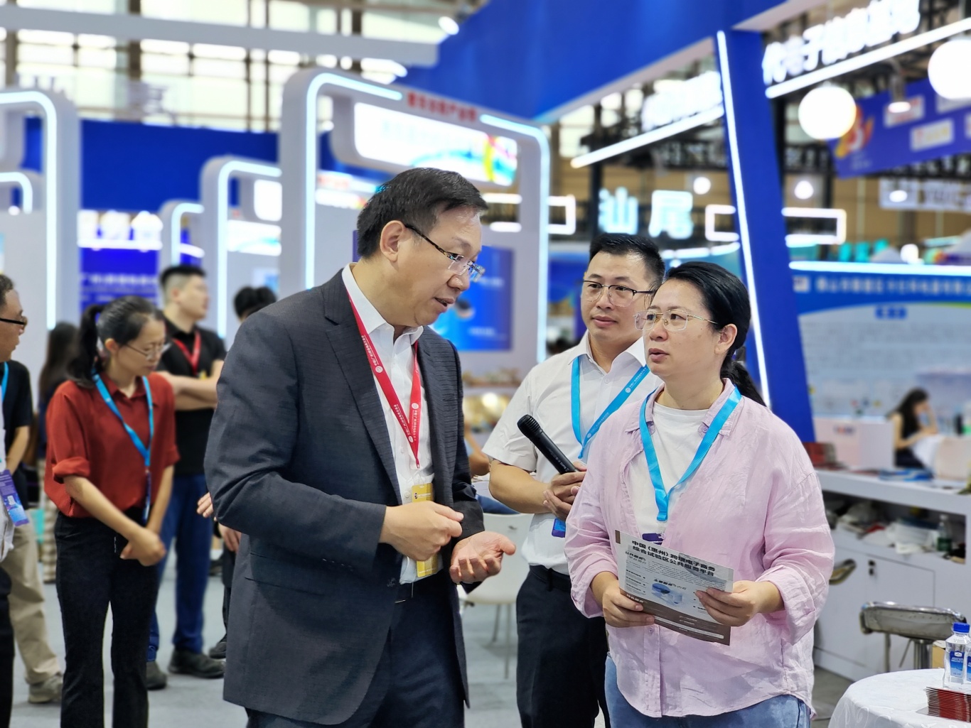 "惠东女鞋产业带"展团亮相2025中国(广州)跨境电商交易会广获青睐,客商云集订单喜人(图4) _cgi-bin_mmwebwx-bin_webwxgetmsgimg__&MsgID=2752283689605705615&skey=@crypt_41a3284a_da47830089e00c54a6b97f0d16f6e623&mmweb_appid=wx_webfilehelper.jpg