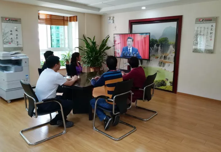 协会党支部组织学习十九大(图2) 协会党支部组织学习十九大(图2)