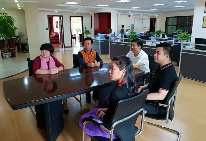 协会党支部组织学习十九大(图3) 协会党支部组织学习十九大(图3)